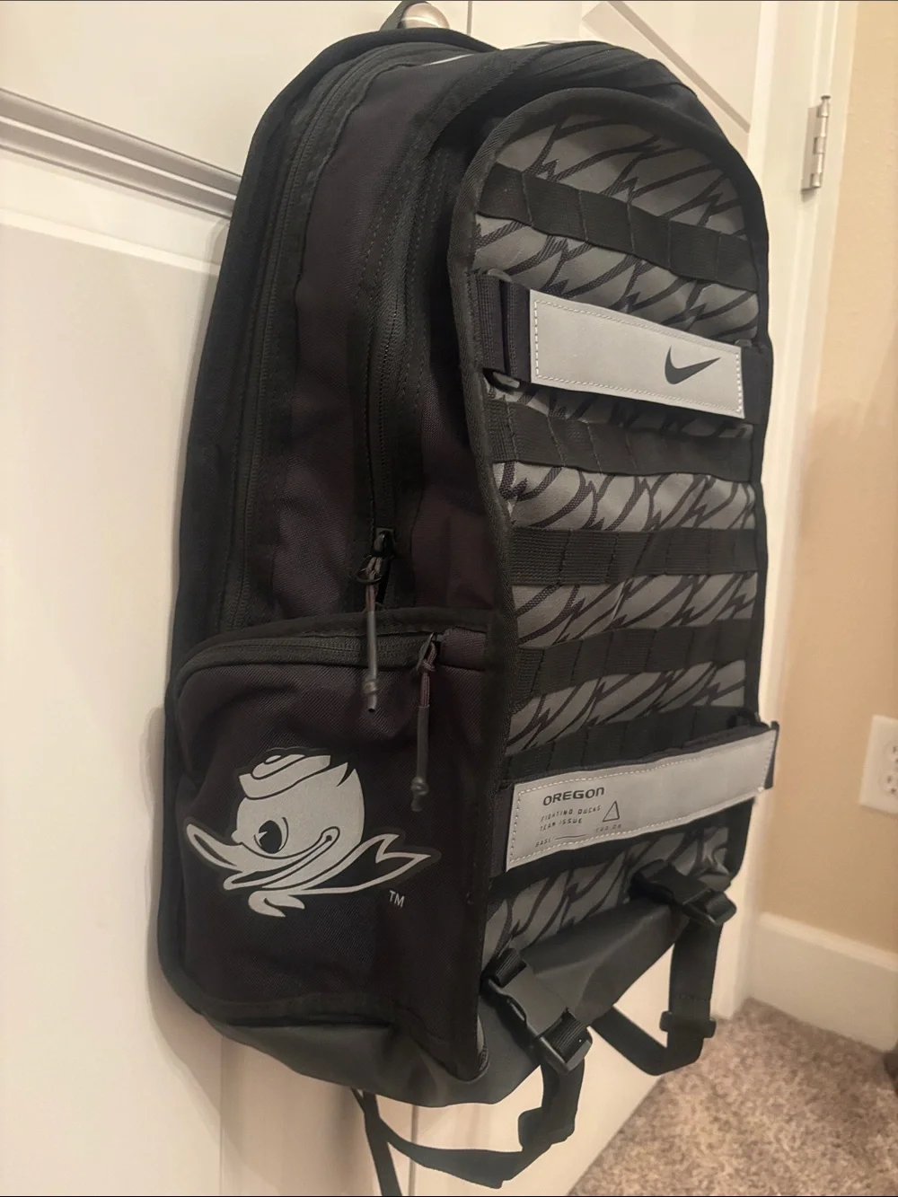 Nike Men's Black & Gray Graphic Backpack - Team Issued Oregon Ducks